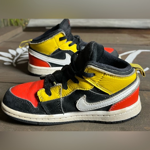 Nike Air Jordan 1 Mid Amarillo Sneakers Kids Shoes 9C - Picture 2 of 8